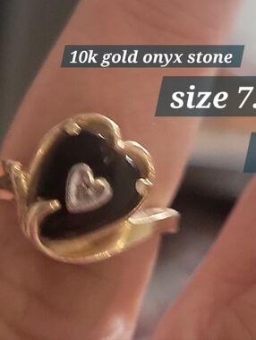 10K Gold Black Onyx Heart Ring  - Size 7.5